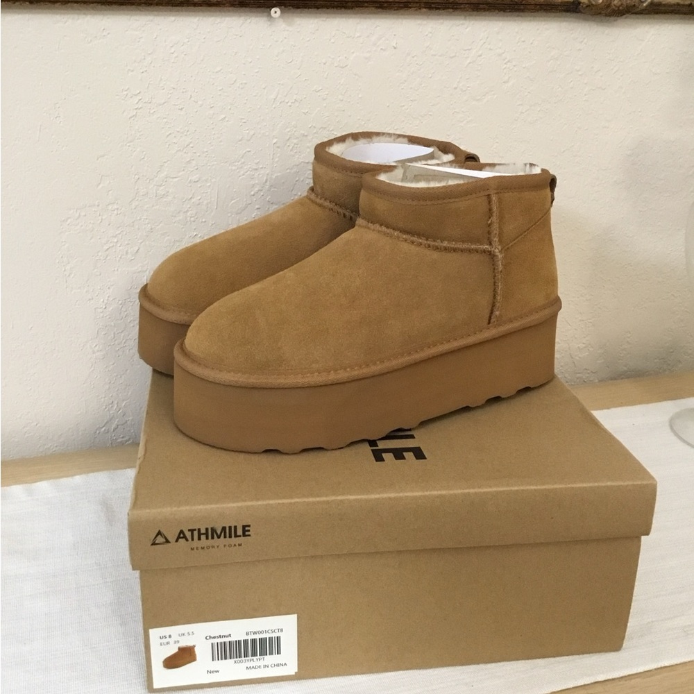 Athmile platform chestnut boots Ugg look a like size 8 NIB